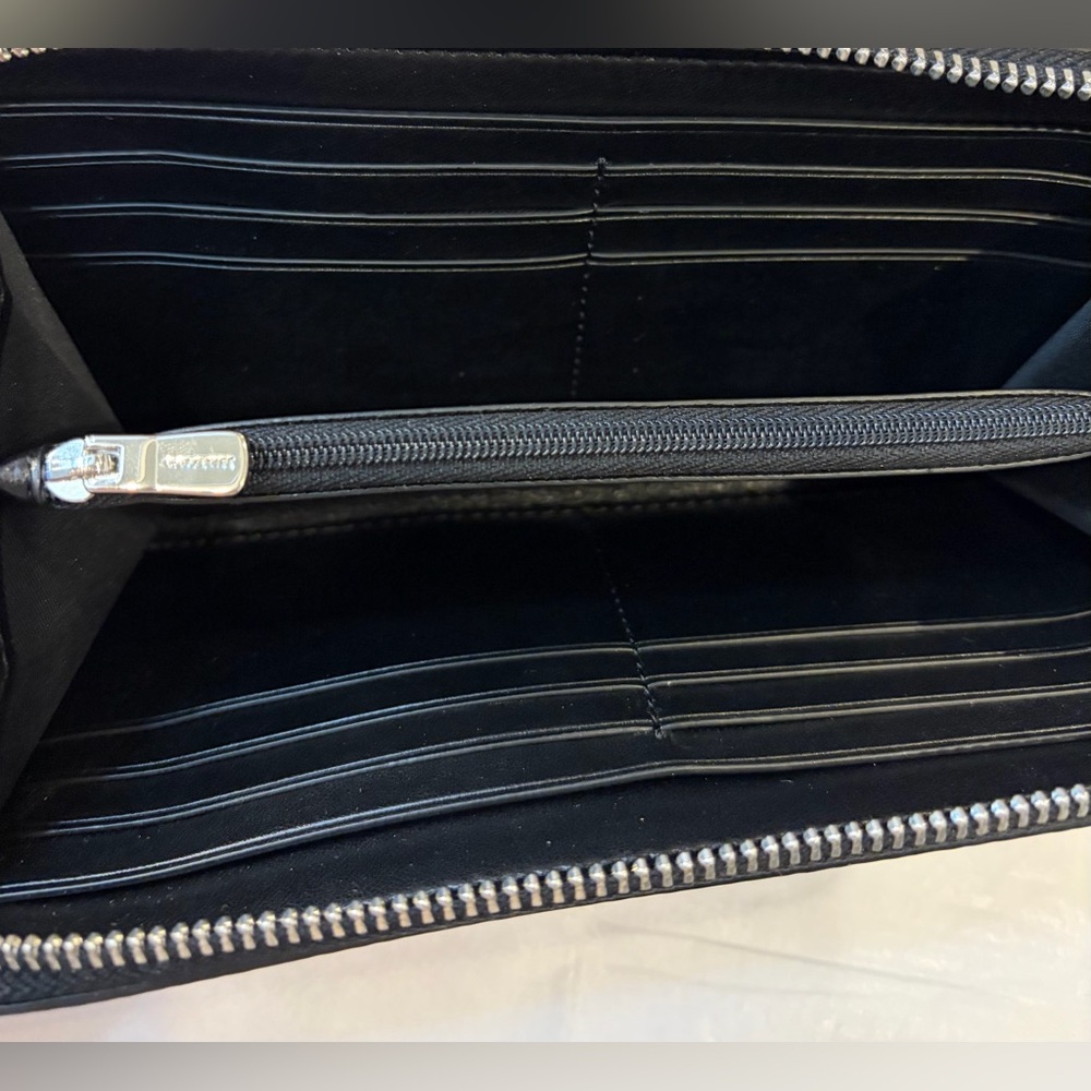 NWT COACH LIMITED EDITION STUDDED SCRIPT ZIPPER WALLET
7.5" (L) × 4" (H) - Picture 5 of 13